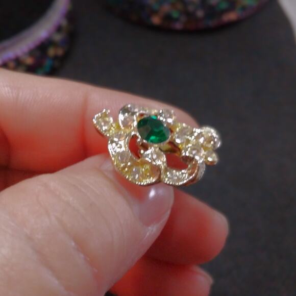 Vintage Green Rhinestone Earrings Screw Back Victorian Style Floral Leaf Silver - Picture 7 of 13